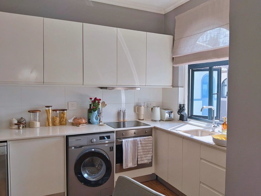 To Let 2 Bedroom Property for Rent in Green Point Western Cape